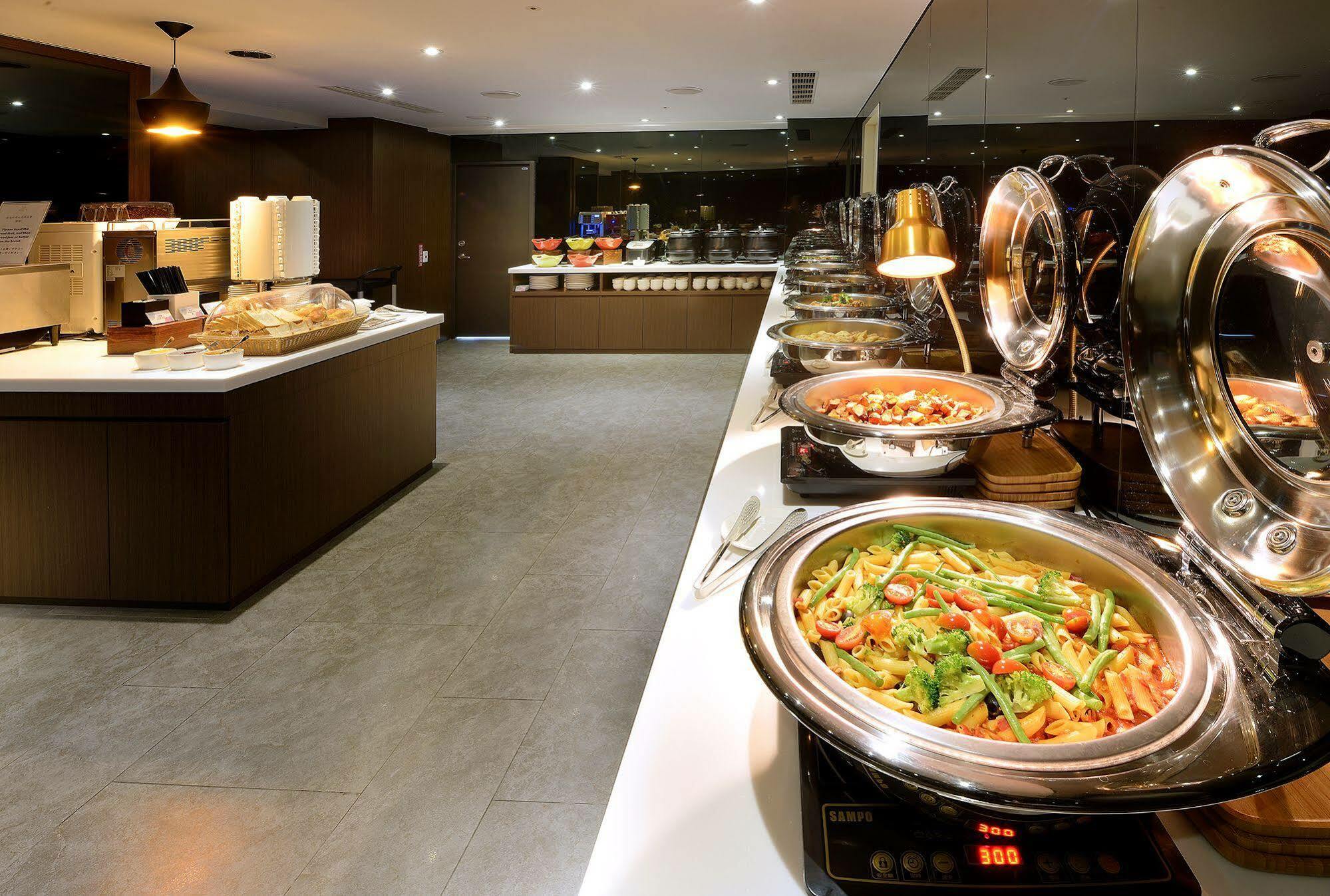 Aeris International Hotel Taichung Exterior photo