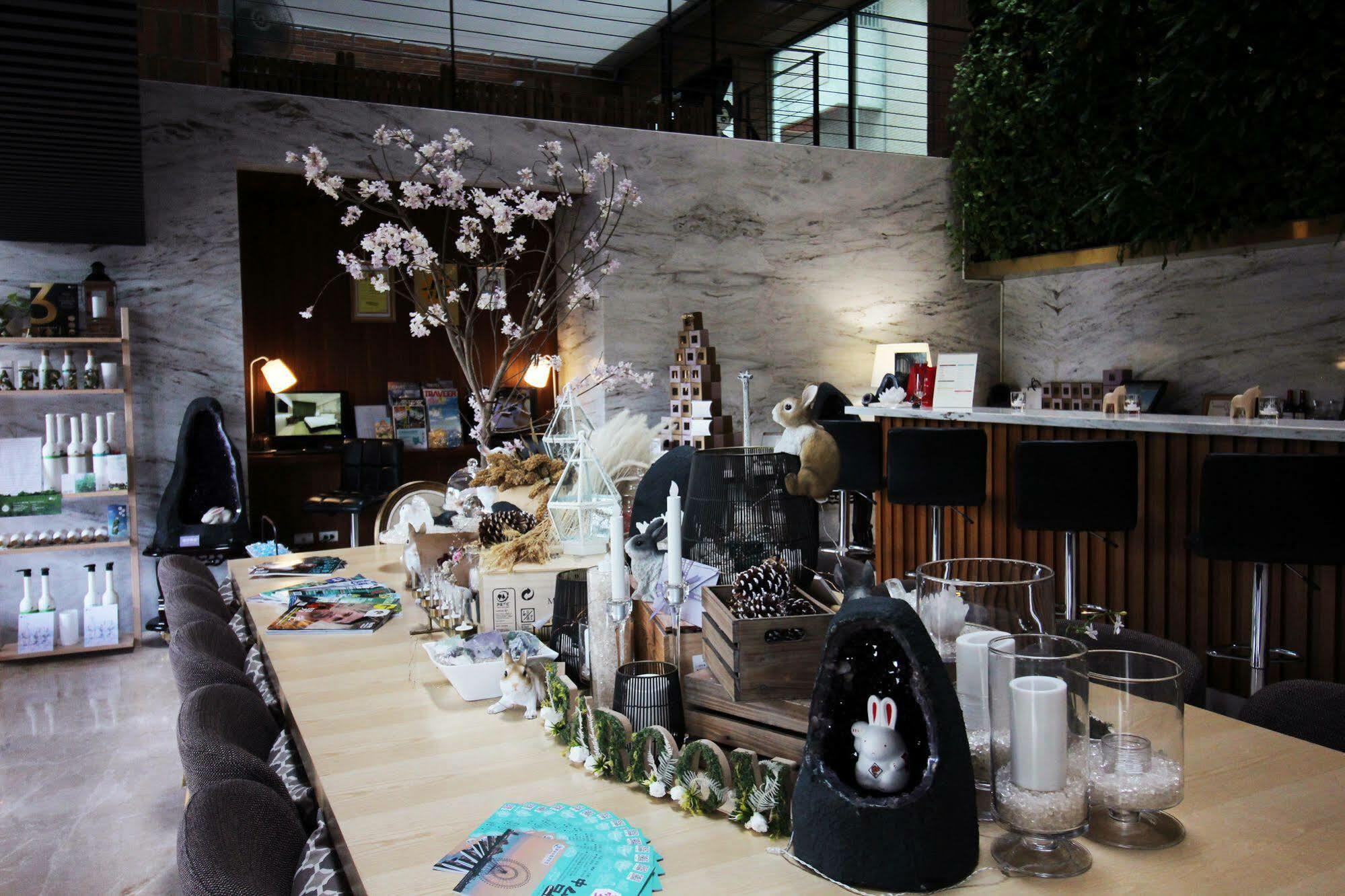 Aeris International Hotel Taichung Exterior photo